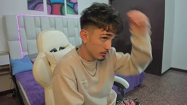 Snapshot of nextboywell1 chatting on 04-07-26, 03:07 nextboywell1 online show from 04-07-26, 03:07