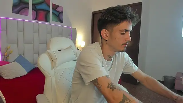 Snapshot of nextboywell1 chatting on 04-10-26, 03:01 nextboywell1 online show from 04-10-26, 03:01