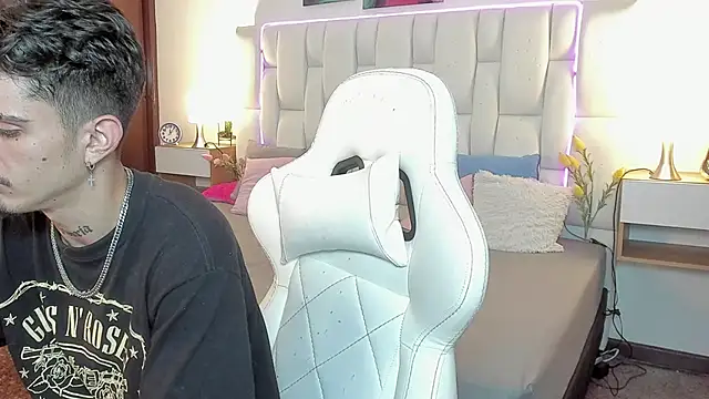 Snapshot of nextboywell1 chatting on 04-14-26, 04:29 nextboywell1 online show from 04-14-26, 04:29