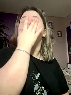 Snapshot of Kemeli008 chatting on 10-28-25, 11:14 Kemeli008 online show from 10-28-25, 11:14