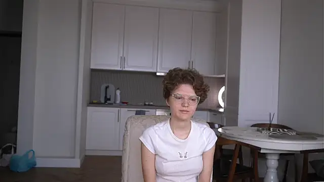 Snapshot of EdlinGathright chatting on 07-11-26, 04:04 EdlinGathright online show from 07-11-26, 04:04
