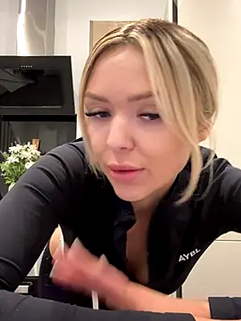 lolableux online show from 11-18-25, 05:17