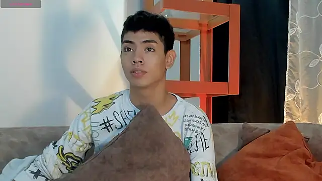 LoganTwink18 online show from 02-07-26, 01:59