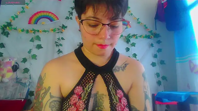 Snapshot of Mitsuha_gate chatting on 12-17-25, 02:34 Mitsuha gate online show from 12-17-25, 02:34