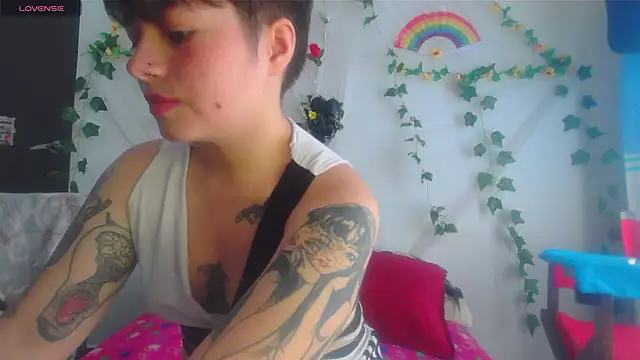 Snapshot of Mitsuha_gate chatting on 12-21-25, 03:30 Mitsuha gate online show from 12-21-25, 03:30