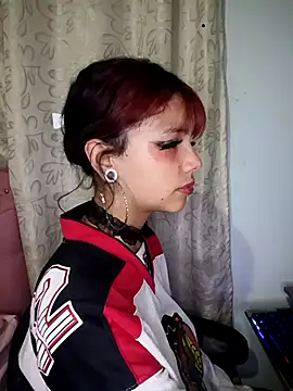 Snapshot of U-Upaaita chatting on 02-18-26, 02:07 U-Upaaita online show from 02-18-26, 02:07