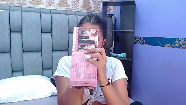 EMMA ROGGER online show from 09-20-25, 07:26