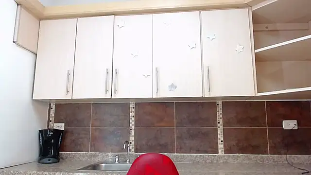 EMMA ROGGER online show from 10-15-25, 05:13