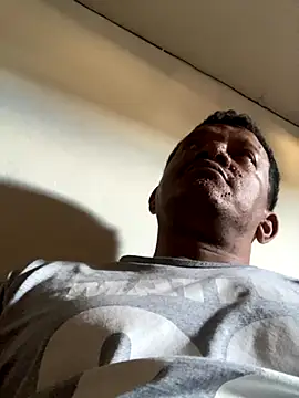 Snapshot of PIROCAGG21 chatting on 10-19-25, 10:16 PIROCAGG21 online show from 10-19-25, 10:16