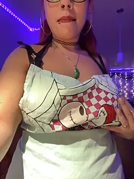 Snapshot of moan4mona chatting on 09-10-25, 04:01 moan4mona online show from 09-10-25, 04:01