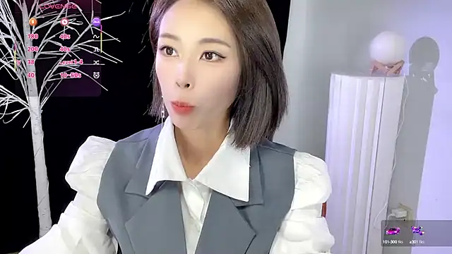 xiaoyue8888 online show from 10-04-25, 01:58