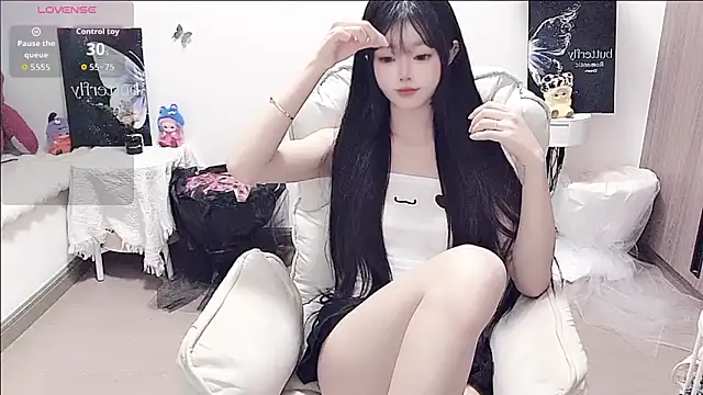 Snapshot of -EEBABY chatting on 05-17-26, 07:43 -EEBABY online show from 05-17-26, 07:43