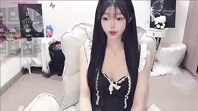 Snapshot of -EEBABY chatting on 06-08-26, 01:33 -EEBABY online show from 06-08-26, 01:33