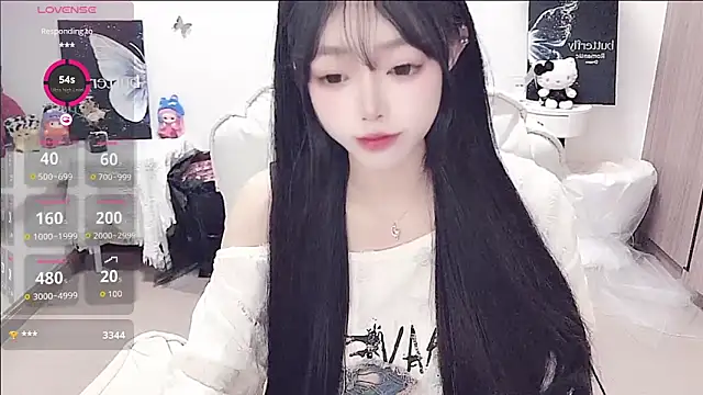Snapshot of -EEBABY chatting on 06-19-26, 12:53 -EEBABY online show from 06-19-26, 12:53