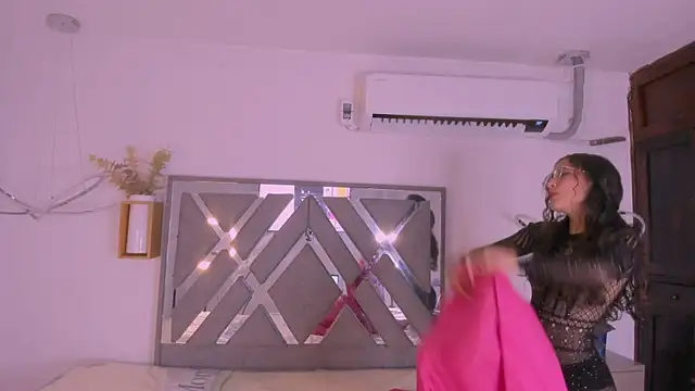 Akira Hime online show from 09-19-25, 04:25