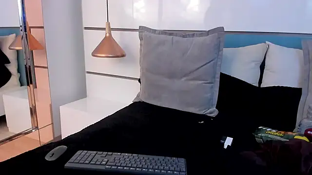 Snapshot of Ashkoreh chatting on 12-13-25, 08:04 Ashkoreh online show from 12-13-25, 08:04