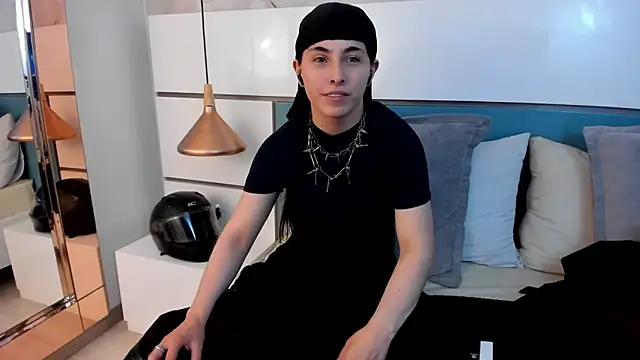 Snapshot of Ashkoreh chatting on 05-12-26, 08:39 Ashkoreh online show from 05-12-26, 08:39