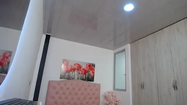 pinky f00x online show from 11-29-25, 07:28