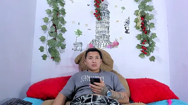 NataliaAndJulliam online show from 01-11-26, 04:39