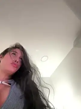 Snapshot of Bella__Wood chatting on 07-12-26, 07:16 Bella Wood online show from 07-12-26, 07:16