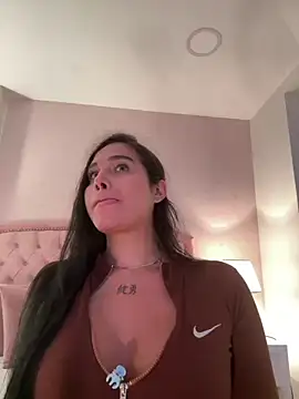 Snapshot of Bella__Wood chatting on 07-19-26, 08:34 Bella Wood online show from 07-19-26, 08:34