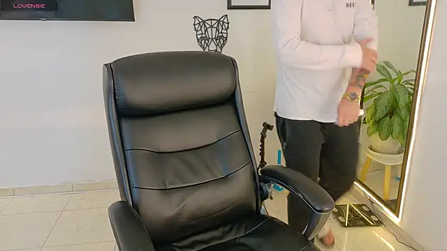 Elian savoy online show from 11-28-25, 11:18