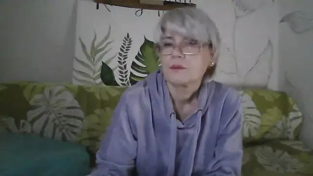 Snapshot of Catty_Lady chatting on 12-14-25, 06:56 Catty Lady online show from 12-14-25, 06:56