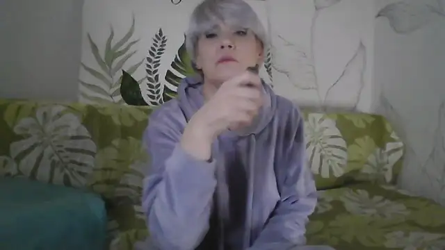 Snapshot of Catty_Lady chatting on 12-17-25, 06:25 Catty Lady online show from 12-17-25, 06:25