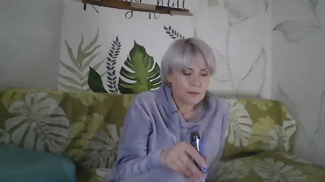 Snapshot of Catty_Lady chatting on 12-18-25, 06:36 Catty Lady online show from 12-18-25, 06:36