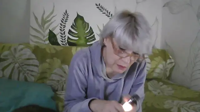 Snapshot of Catty_Lady chatting on 12-19-25, 06:04 Catty Lady online show from 12-19-25, 06:04