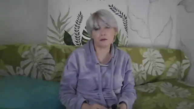 Snapshot of Catty_Lady chatting on 12-21-25, 06:15 Catty Lady online show from 12-21-25, 06:15