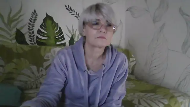 Snapshot of Catty_Lady chatting on 12-22-25, 07:33 Catty Lady online show from 12-22-25, 07:33