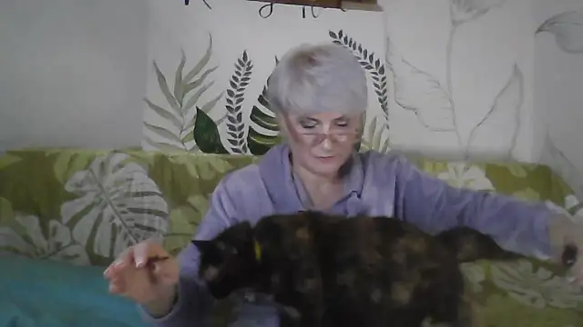 Snapshot of Catty_Lady chatting on 01-08-26, 06:32 Catty Lady online show from 01-08-26, 06:32