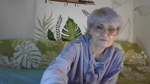 Snapshot of Catty_Lady chatting on 01-10-26, 07:37 Catty Lady online show from 01-10-26, 07:37