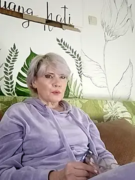 Snapshot of Catty_Lady chatting on 02-09-26, 08:46 Catty Lady online show from 02-09-26, 08:46