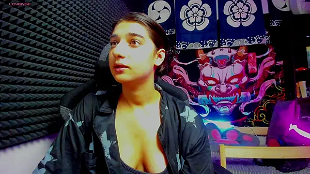 Snapshot of Elfy_Rare_ chatting on 09-22-25, 03:03 Elfy Rare online show from 09-22-25, 03:03