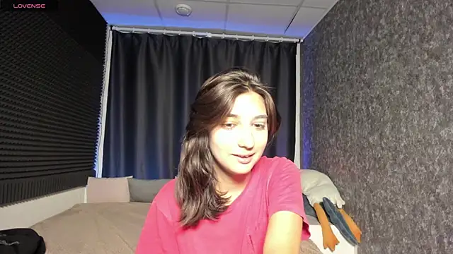 Snapshot of Elfy_Rare_ chatting on 09-29-25, 03:06 Elfy Rare online show from 09-29-25, 03:06