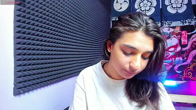 Snapshot of Elfy_Rare_ chatting on 10-14-25, 03:02 Elfy Rare online show from 10-14-25, 03:02