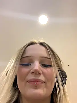 Snapshot of softlyblessed chatting on 10-11-25, 02:48 softlyblessed online show from 10-11-25, 02:48