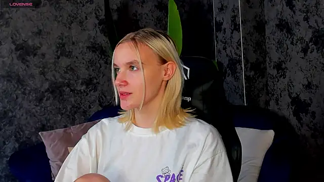 Carolin Miller online show from 10-13-25, 07:52