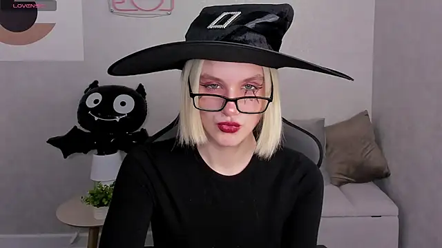 Carolin Miller online show from 10-28-25, 07:34