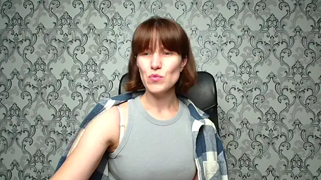 Snapshot of Kelly_Kisss chatting on 09-27-25, 11:04 Kelly Kisss online show from 09-27-25, 11:04