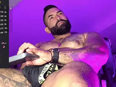 Snapshot of Max-prada chatting on 05-30-26, 02:41 Max-prada online show from 05-30-26, 02:41