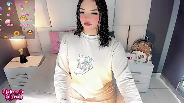 LiaFernandaa online show from 11-11-25, 01:11