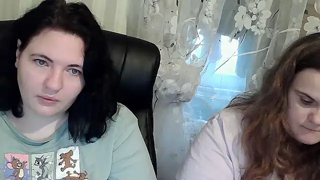 HollyXEva online show from 10-20-25, 02:17