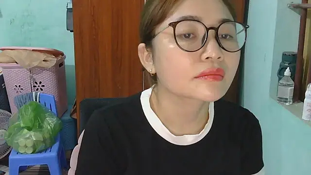 Uhem112 online show from 10-20-25, 01:11