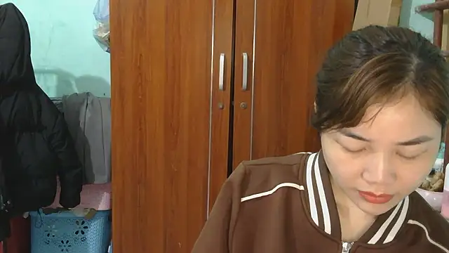 Uhem112 online show from 12-21-25, 01:02