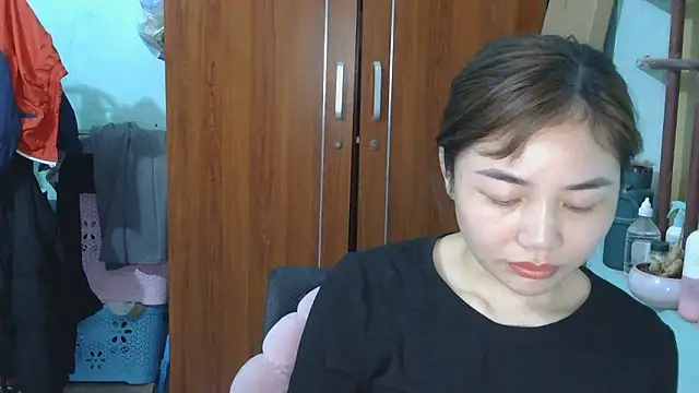 Uhem112 online show from 12-22-25, 01:41