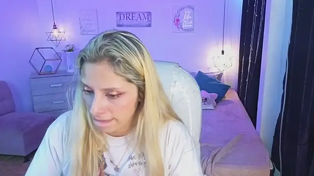 Jennaa Cooper online show from 12-13-25, 09:31