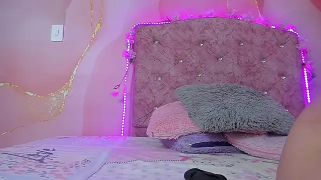 violet taylor  online show from 01-08-26, 02:14